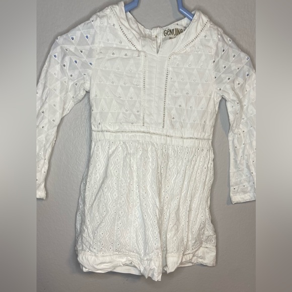Osh KoshBeautiful Long sleeve eyelet Dress with button back. Lined. White.5T - Picture 2 of 11